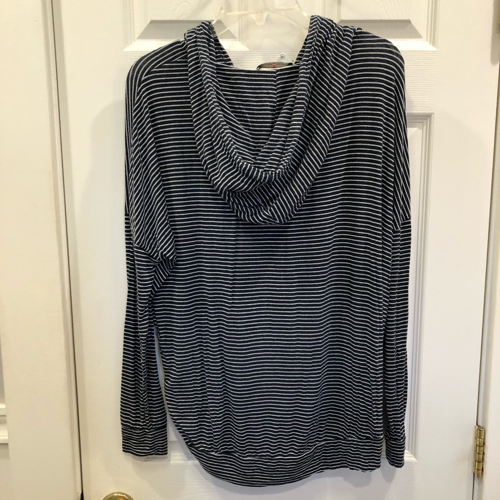 Brandy Melville Layla Hoodie - Picture 3 of 6